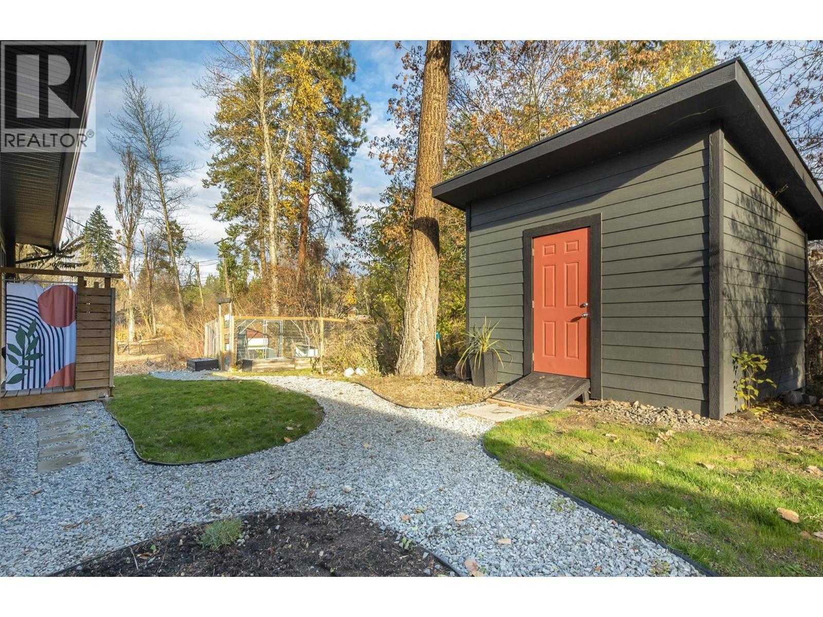 3153 Hall Road, Kelowna, BC - Outdoor