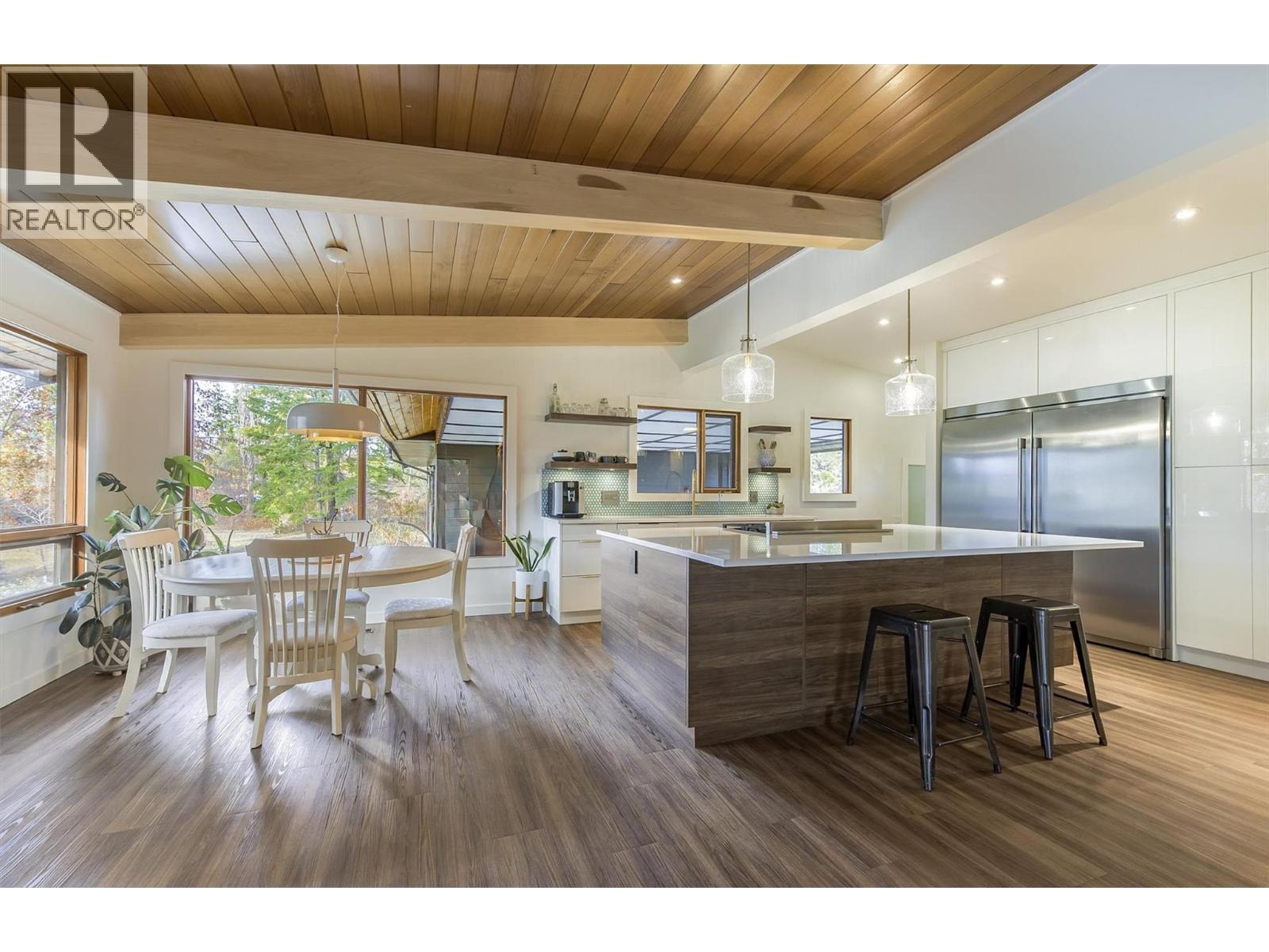 3153 Hall Road, Kelowna, BC - Indoor