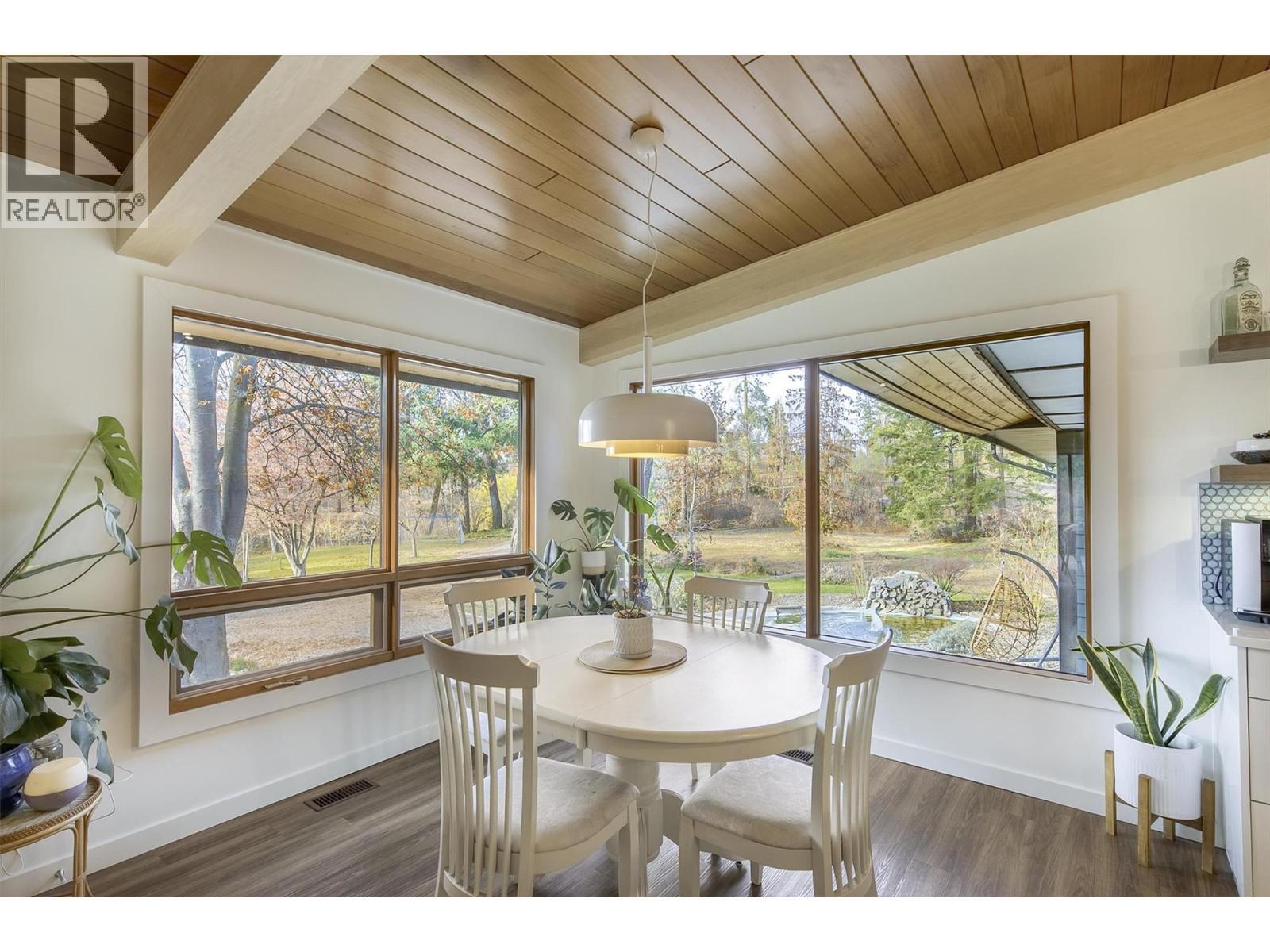 3153 Hall Road, Kelowna, BC - Indoor Photo Showing Dining Room