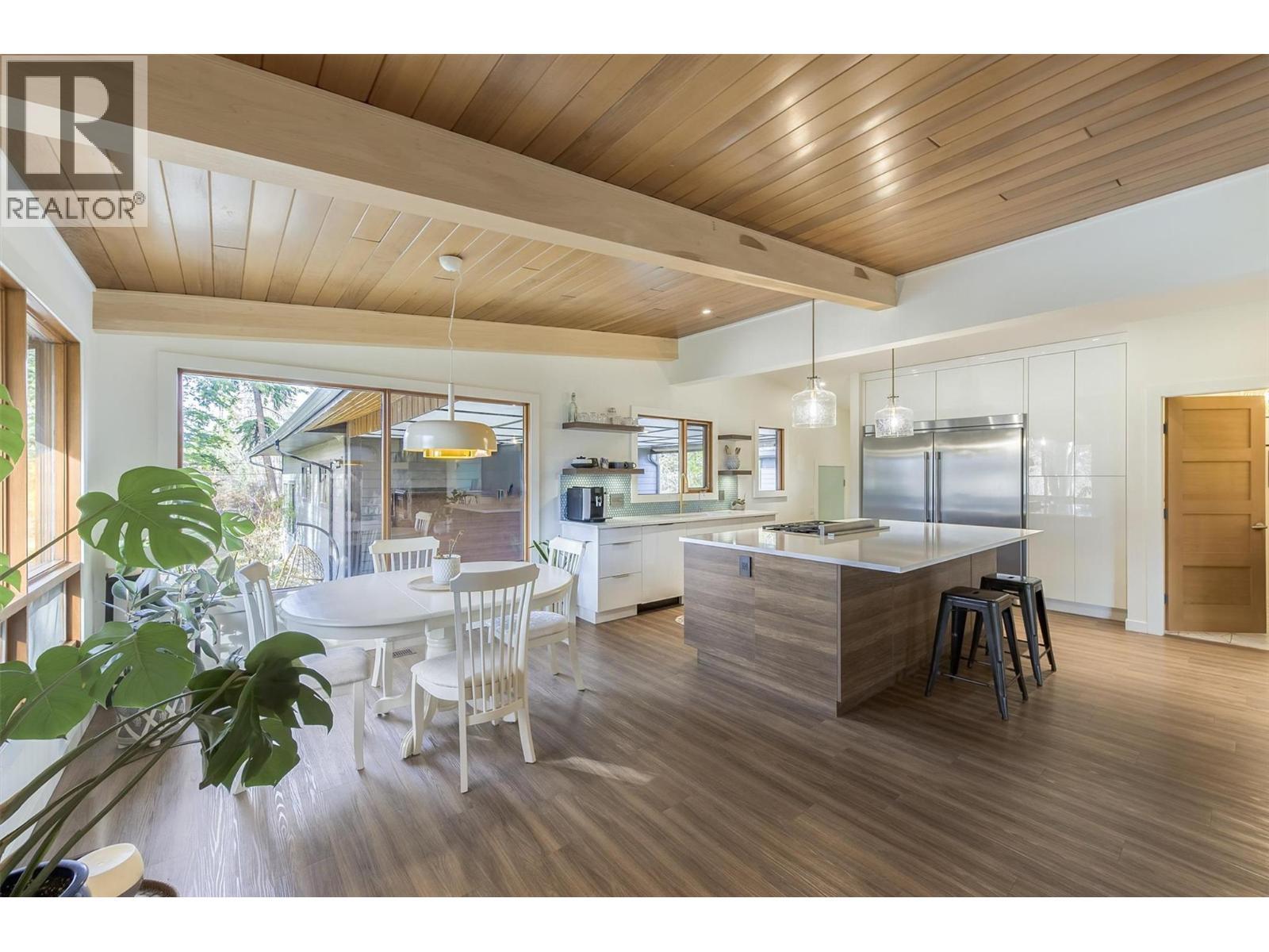 3153 Hall Road, Kelowna, BC - Indoor