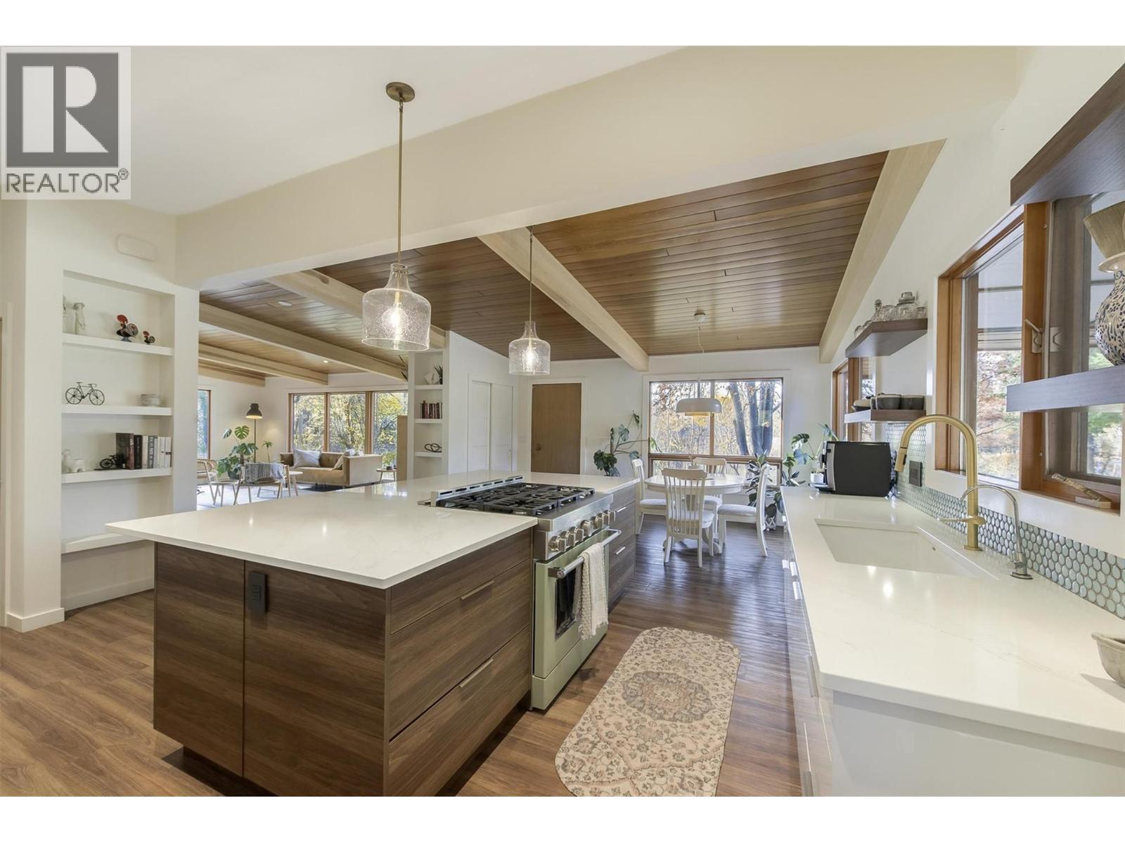 3153 Hall Road, Kelowna, BC - Indoor Photo Showing Kitchen