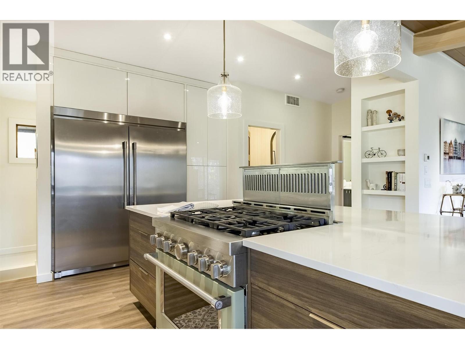 3153 Hall Road, Kelowna, BC - Indoor Photo Showing Kitchen With Upgraded Kitchen