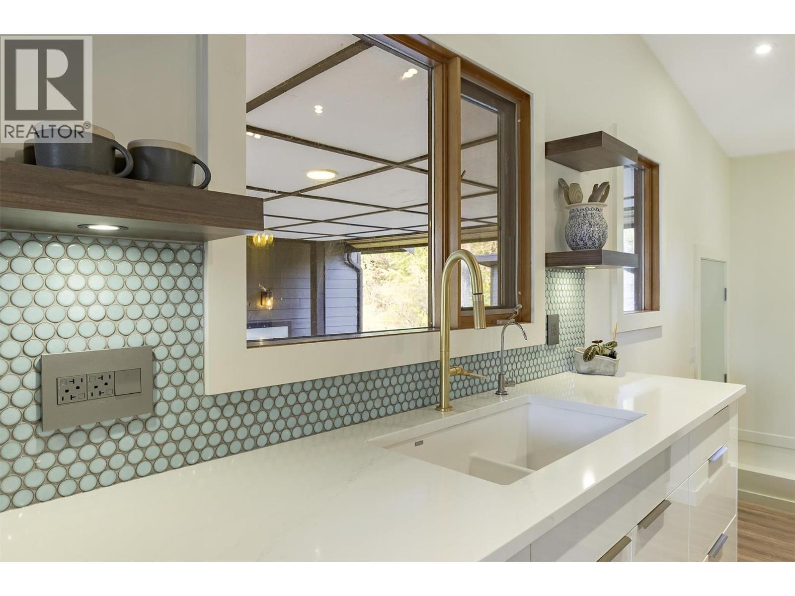 3153 Hall Road, Kelowna, BC - Indoor Photo Showing Bathroom