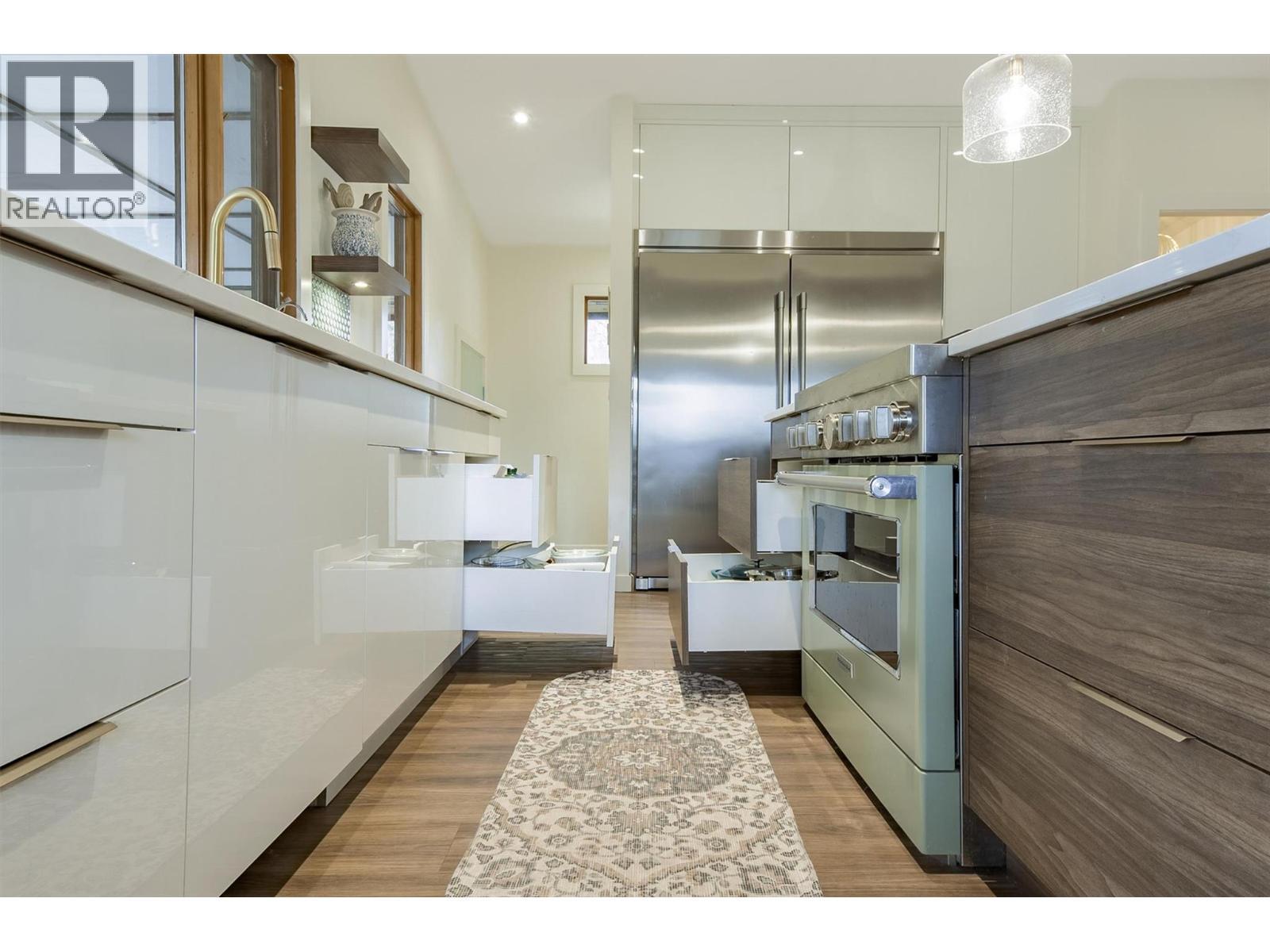 3153 Hall Road, Kelowna, BC - Indoor Photo Showing Kitchen