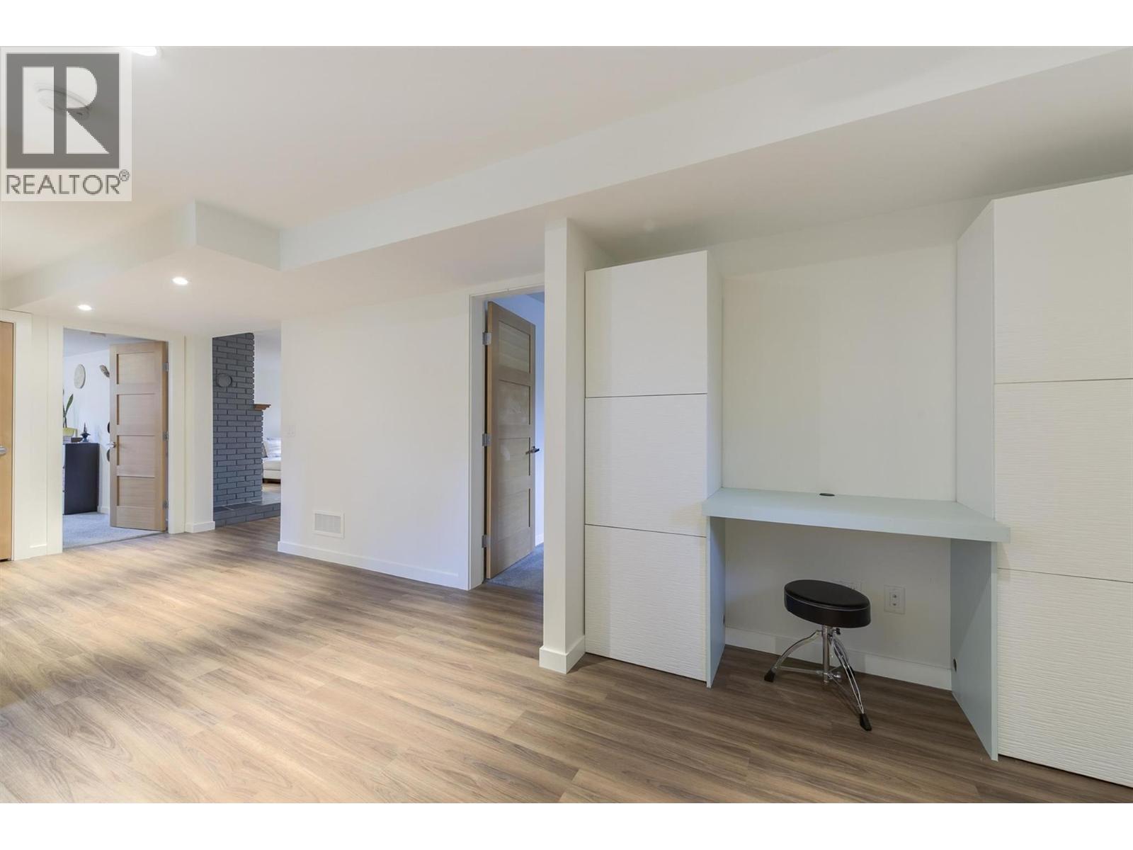 3153 Hall Road, Kelowna, BC - Indoor Photo Showing Other Room