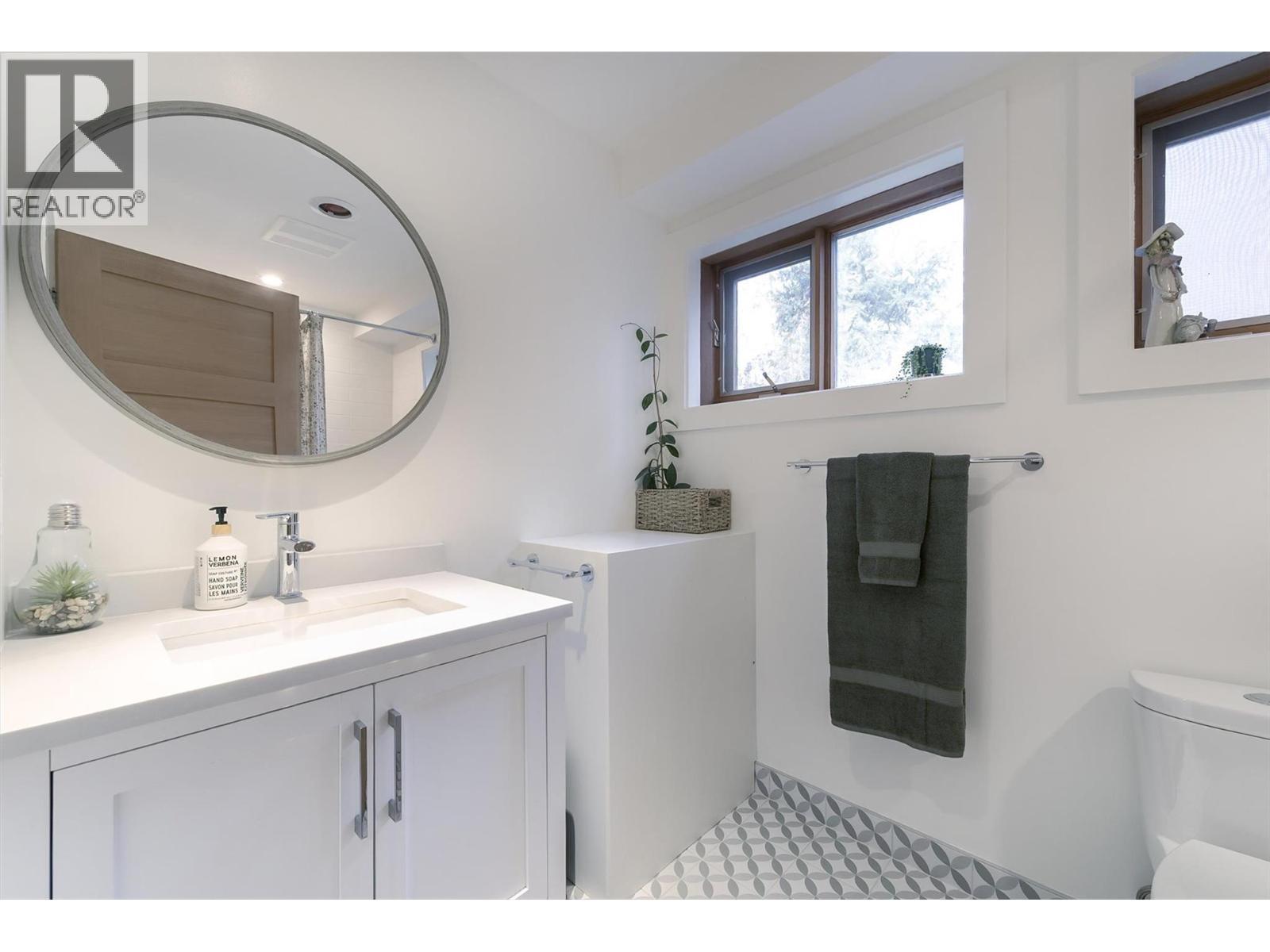 Downstairs bathroom - 3153 Hall Road, Kelowna, BC - Indoor Photo Showing Bathroom