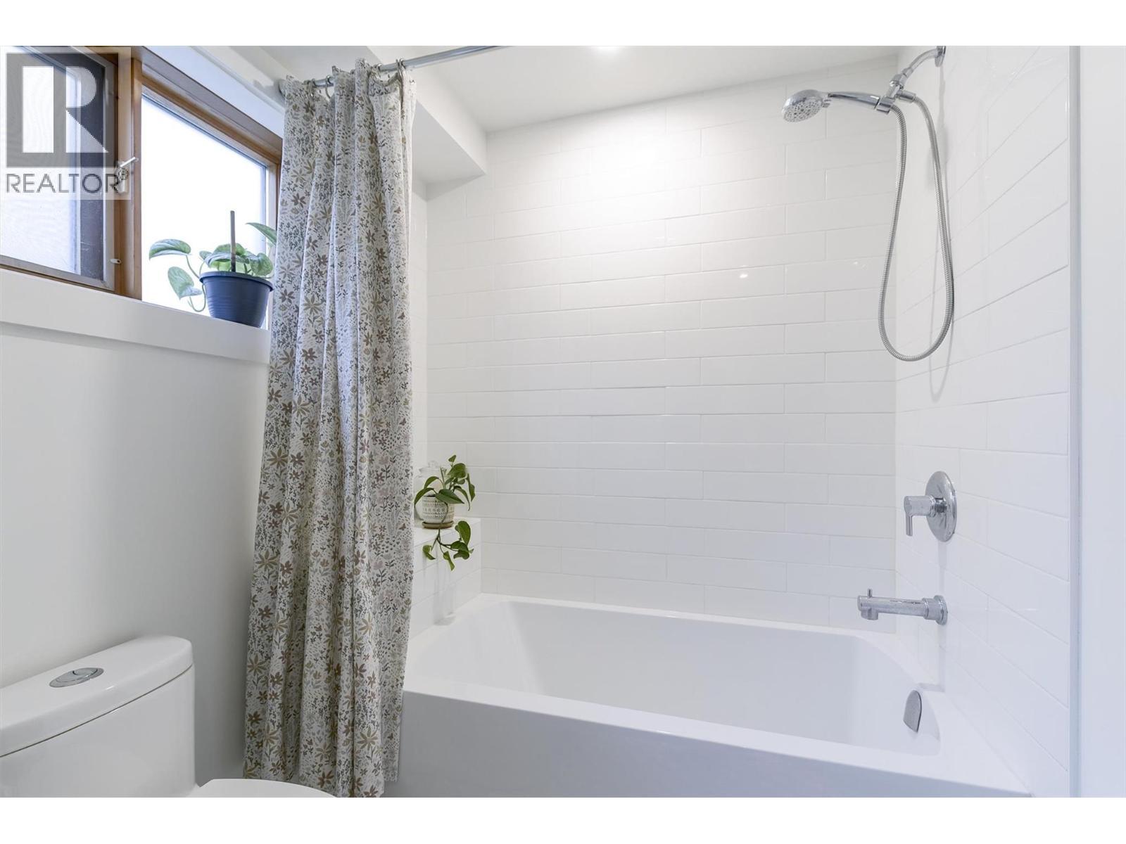 3153 Hall Road, Kelowna, BC - Indoor Photo Showing Bathroom