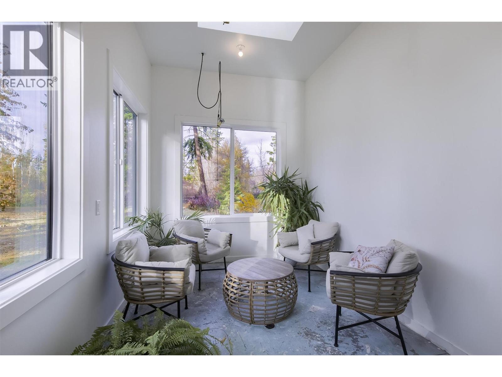 Studio/Sun room, located in outbuilding - 3153 Hall Road, Kelowna, BC - Indoor