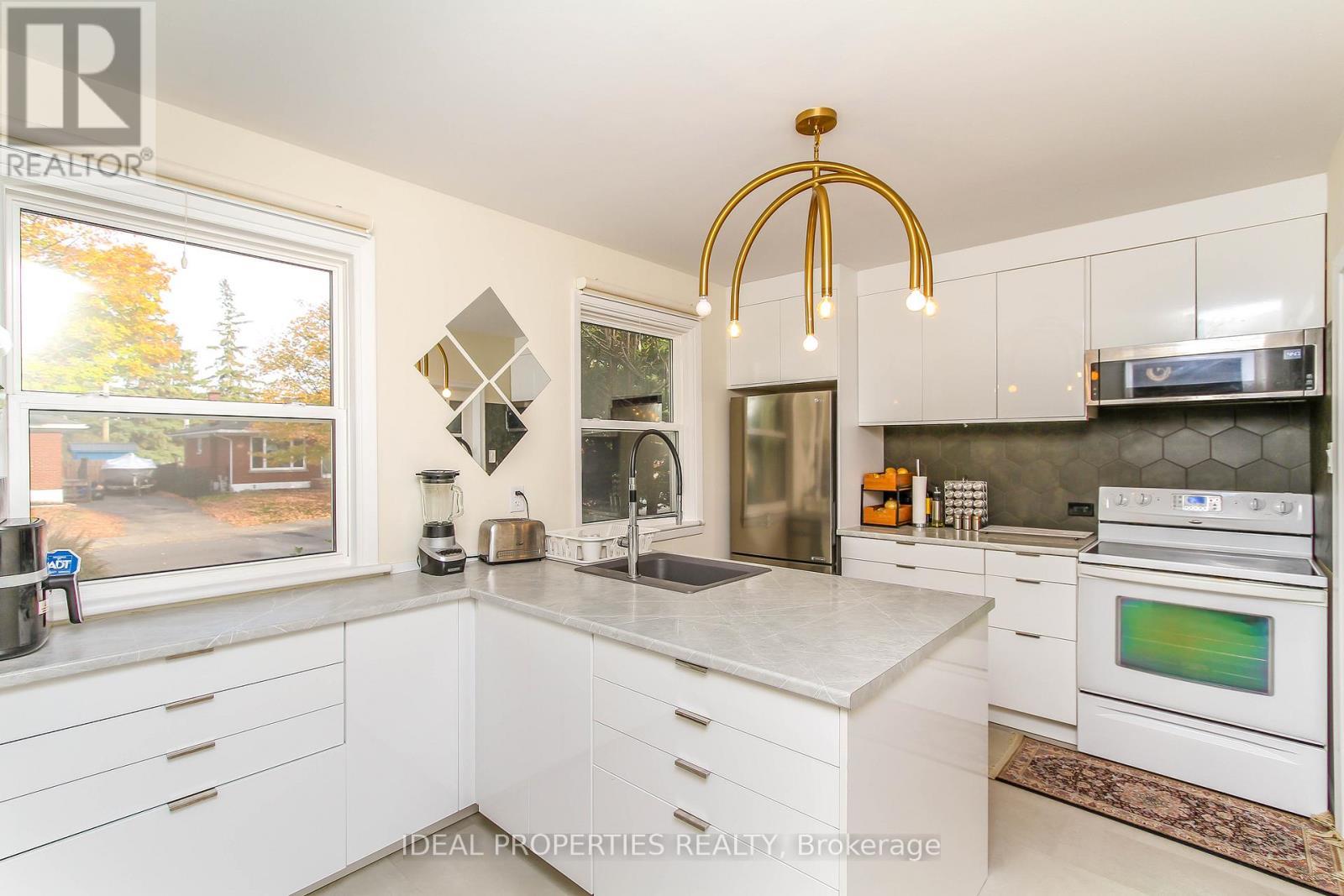 A - 2034 Saunderson Drive, Ottawa, ON - Indoor Photo Showing Kitchen