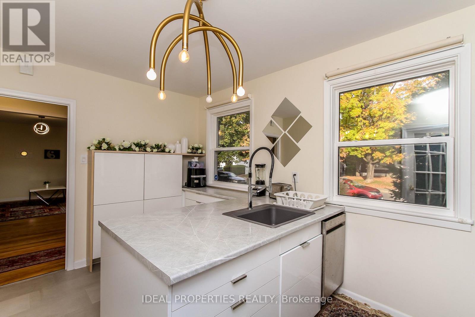 A - 2034 Saunderson Drive, Ottawa, ON - Indoor Photo Showing Kitchen