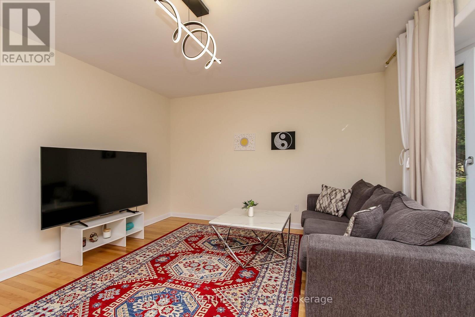 A - 2034 Saunderson Drive, Ottawa, ON - Indoor Photo Showing Living Room