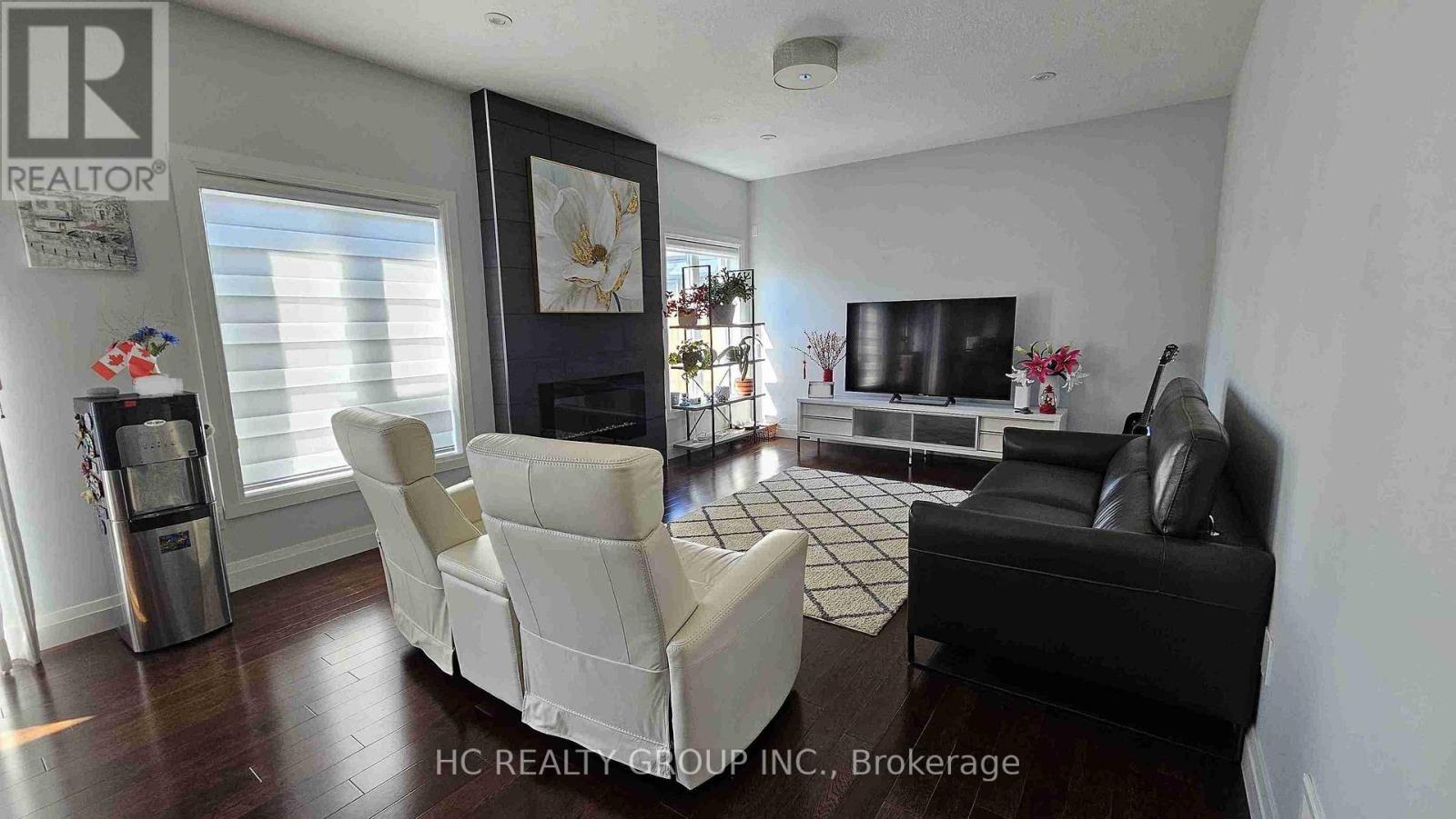 767 Hickorystick Key, London North, ON - Indoor Photo Showing Living Room With Fireplace