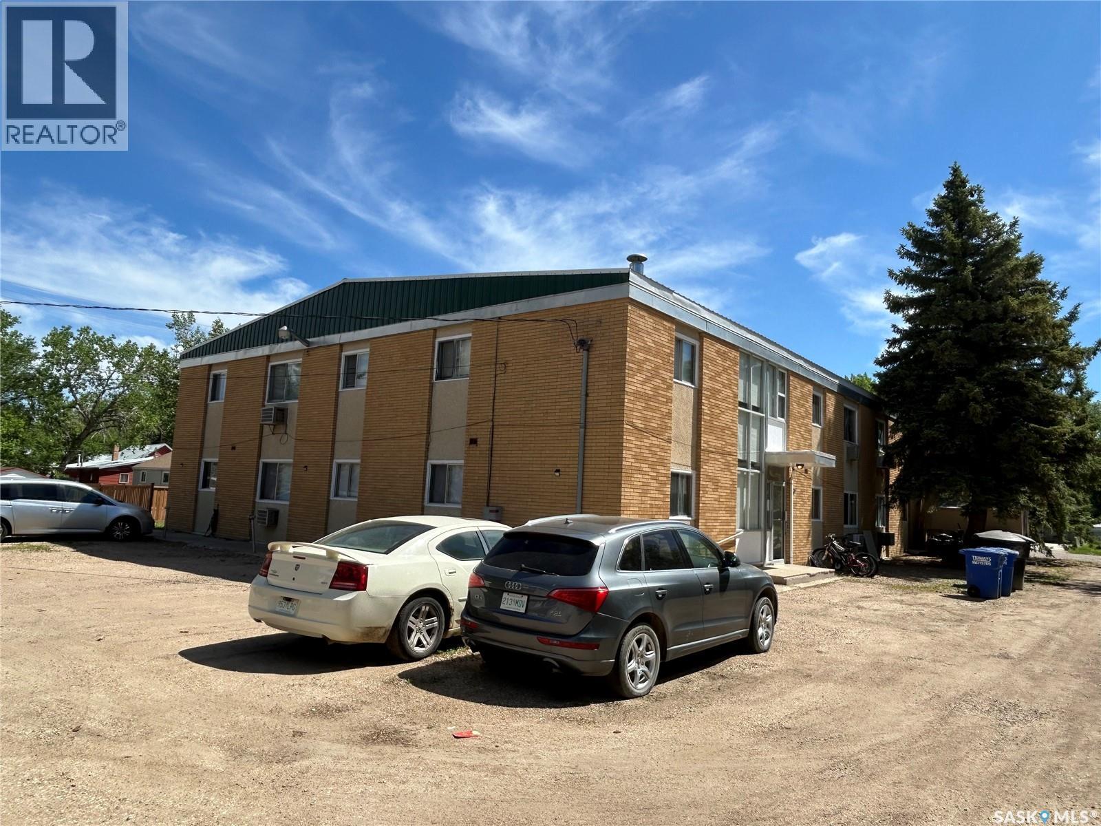 15 4Th Avenue, Maple Creek, SK - Outdoor