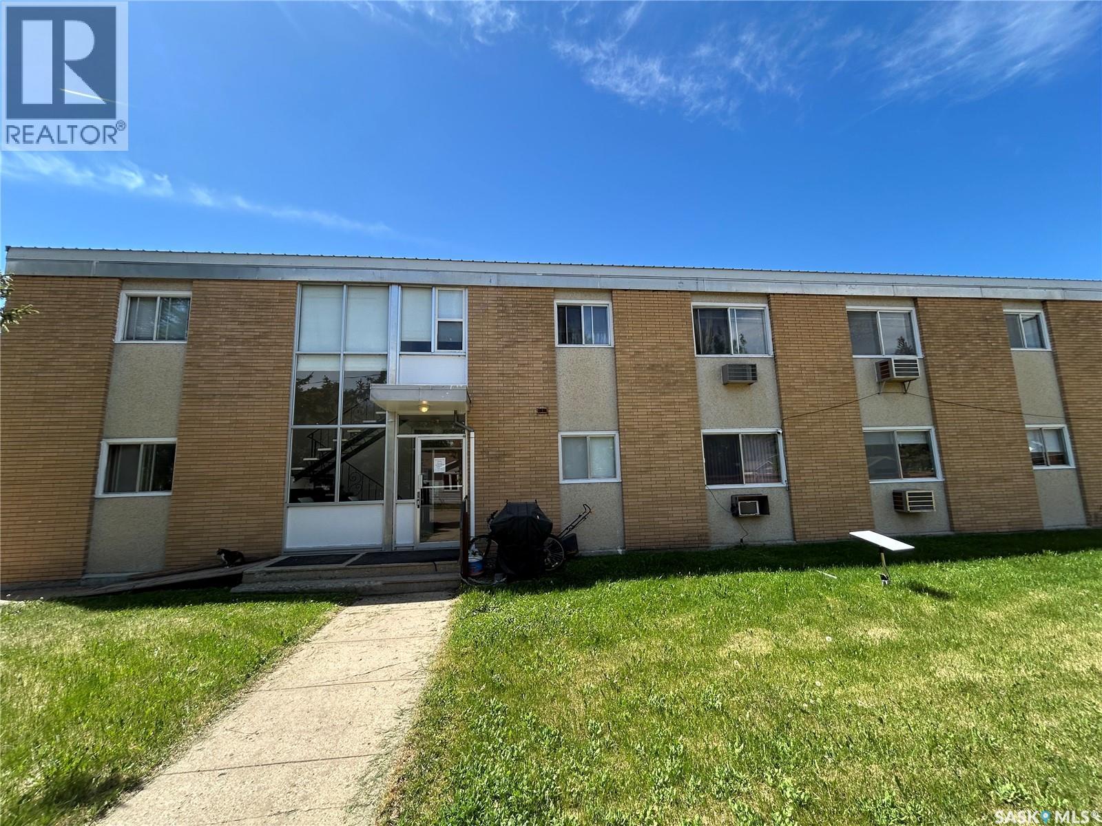 15 4Th Avenue, Maple Creek, SK - Outdoor
