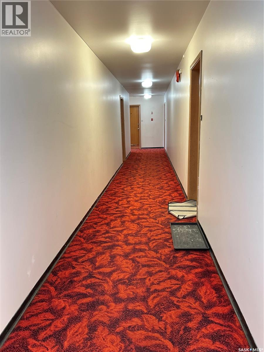 15 4Th Avenue, Maple Creek, SK - Indoor Photo Showing Other Room