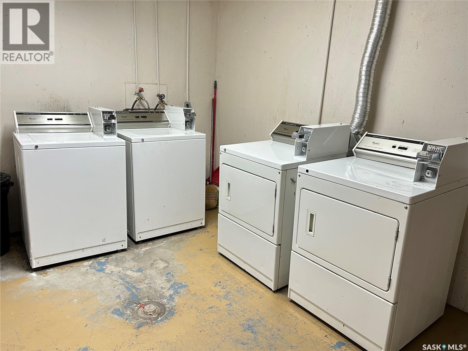 15 4Th Avenue, Maple Creek, SK - Indoor Photo Showing Laundry Room
