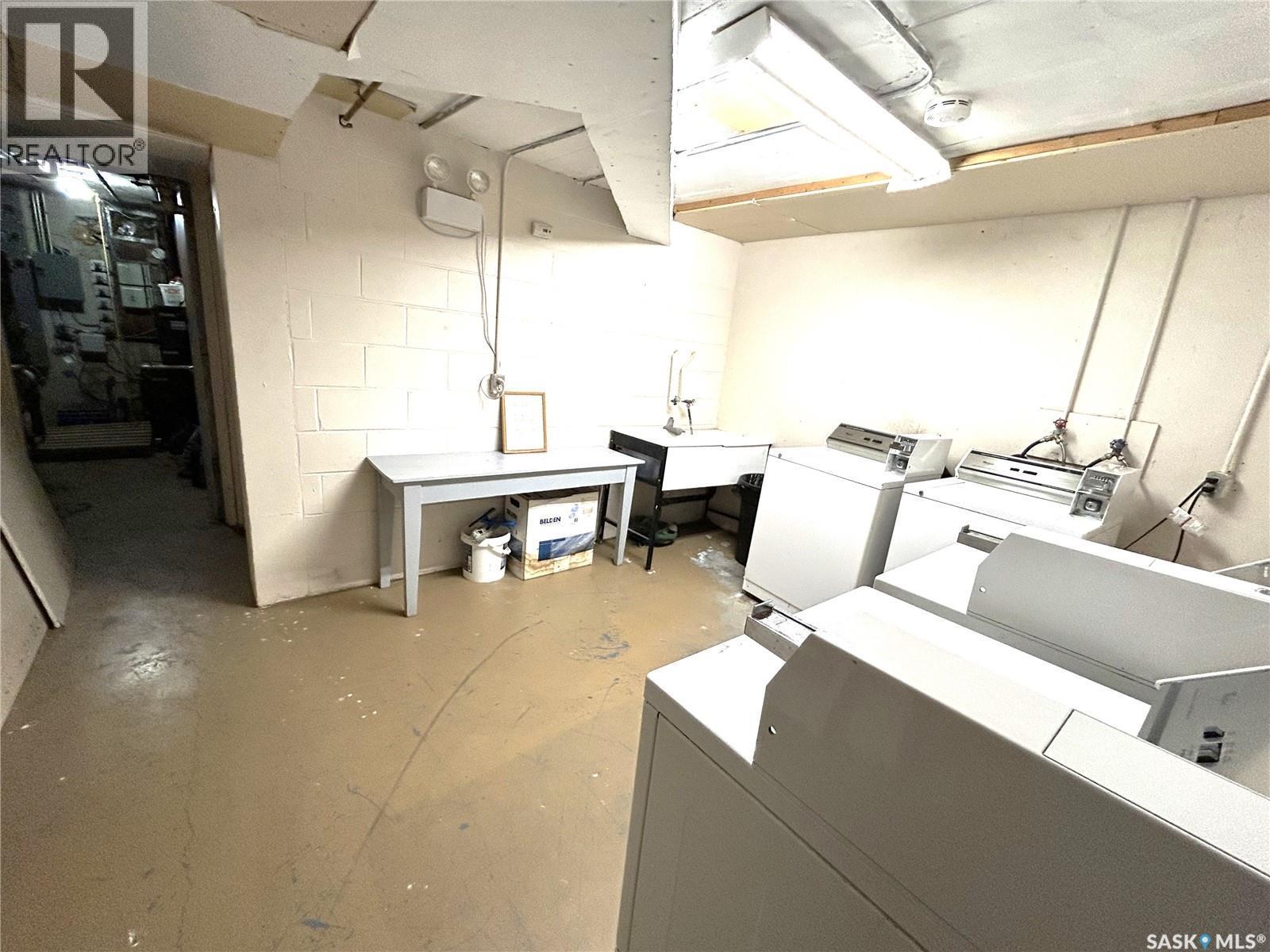 15 4Th Avenue, Maple Creek, SK - Indoor