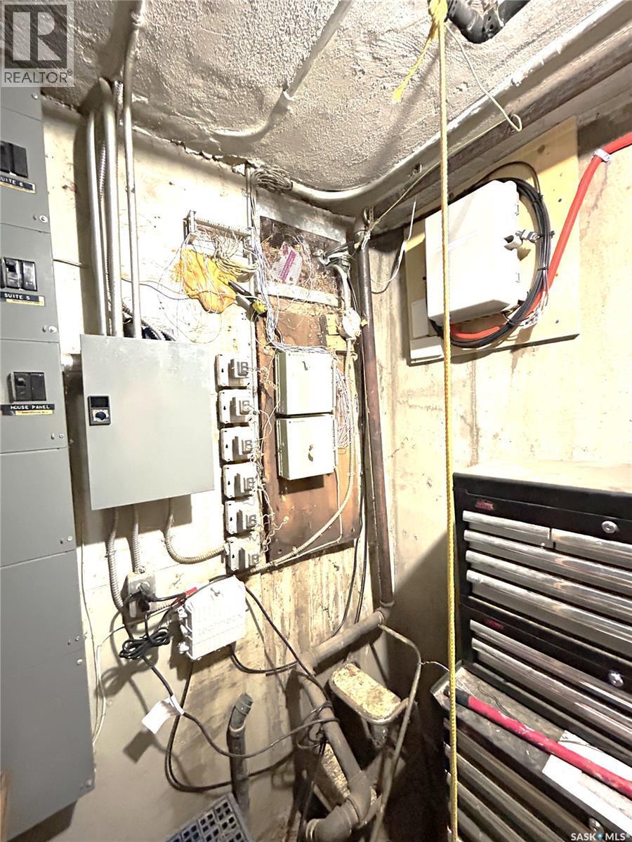 15 4Th Avenue, Maple Creek, SK - Indoor Photo Showing Basement