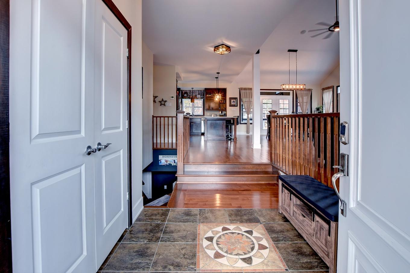 Hall - 773 Rue Jacques, Saint-Colomban, QC