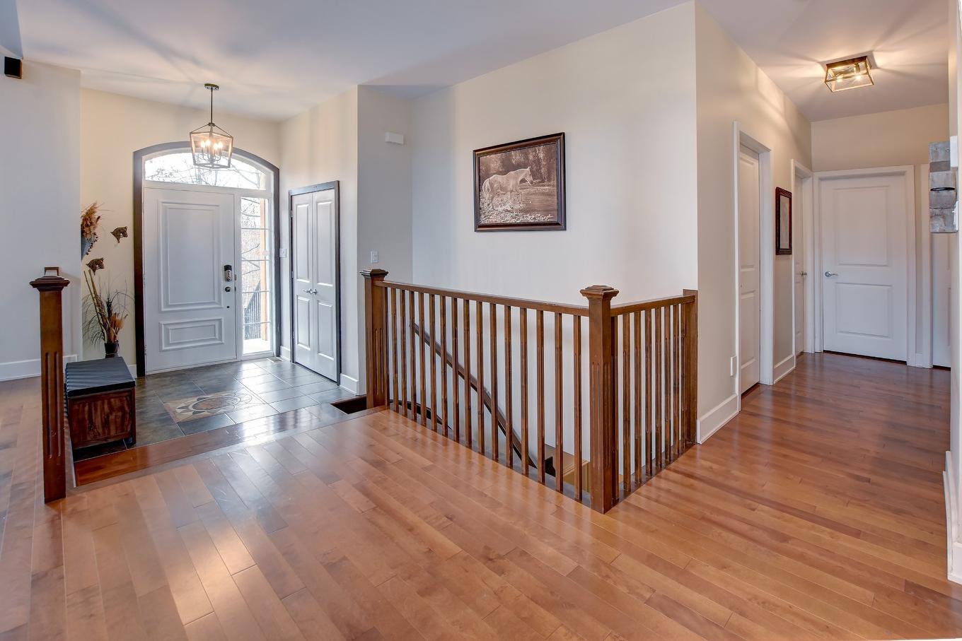 Hall - 773 Rue Jacques, Saint-Colomban, QC