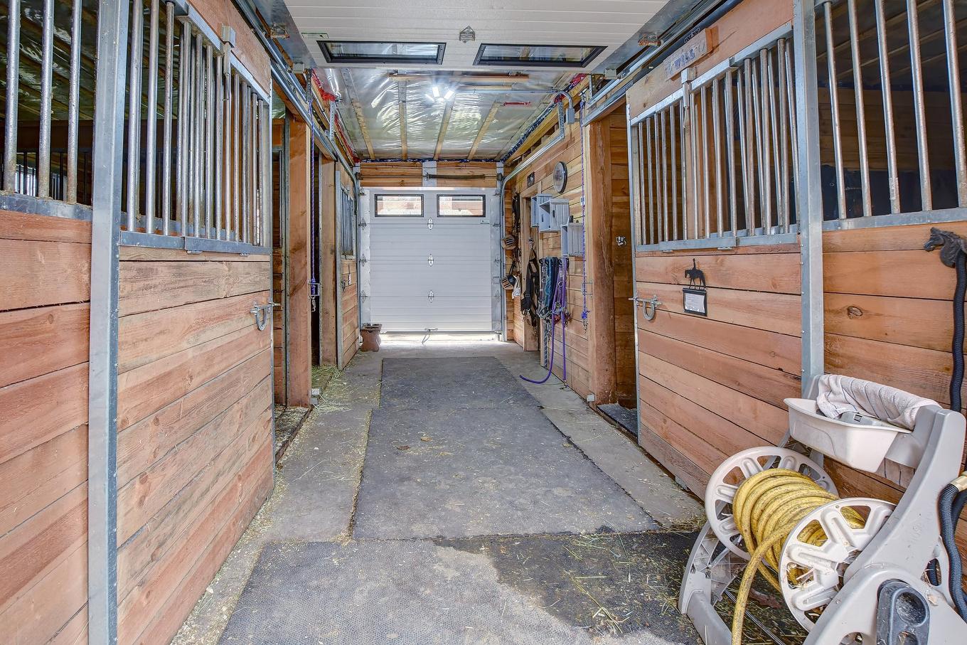 Stable - 773 Rue Jacques, Saint-Colomban, QC
