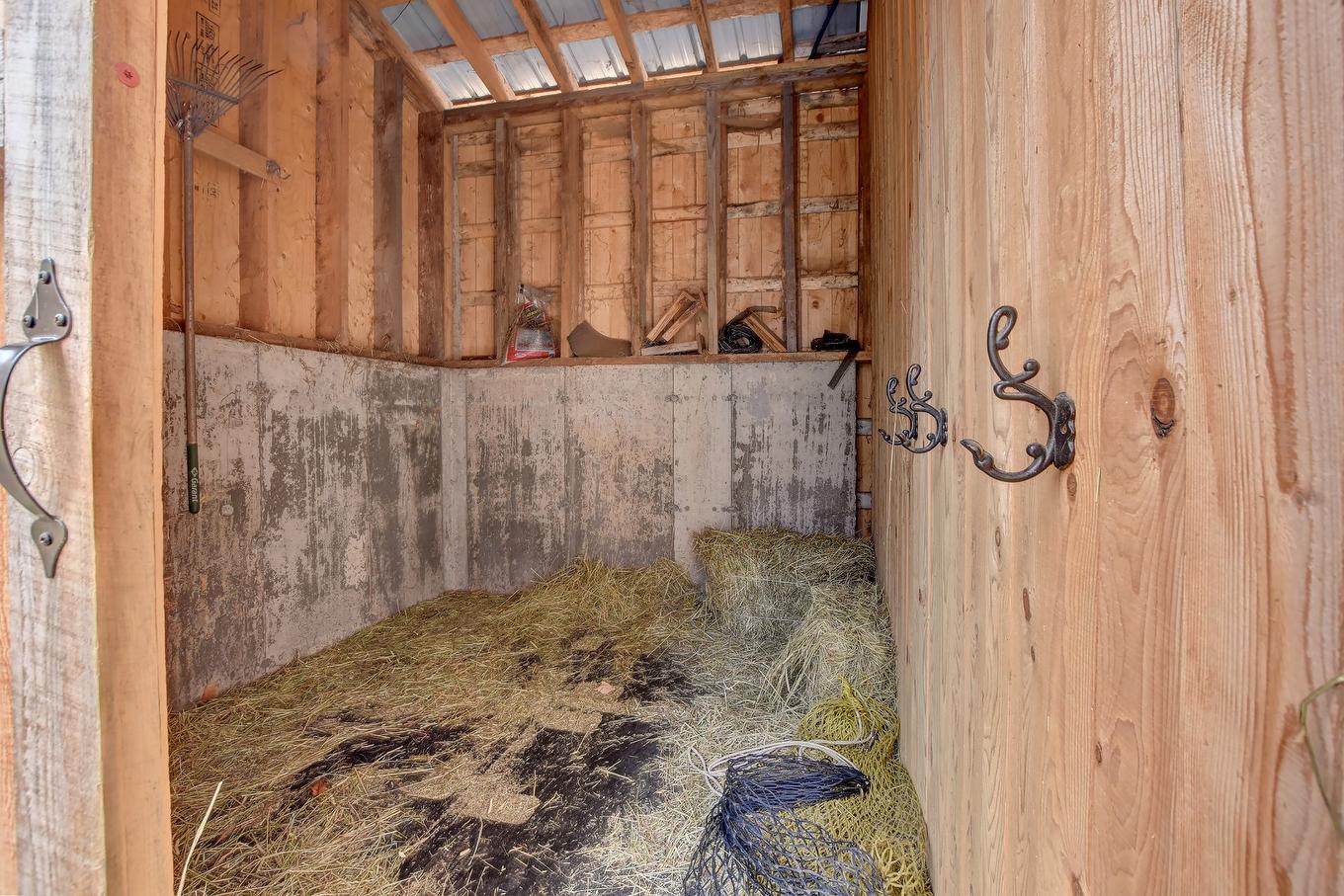 Stable - 773 Rue Jacques, Saint-Colomban, QC