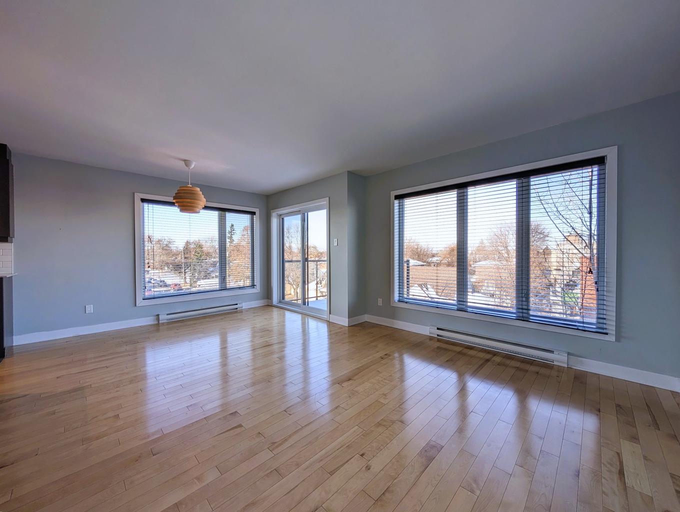 Dinette - 308-7220 21E Avenue, Montréal (Villeray/Saint-Michel/Parc-Extension), QC - Indoor With Fireplace