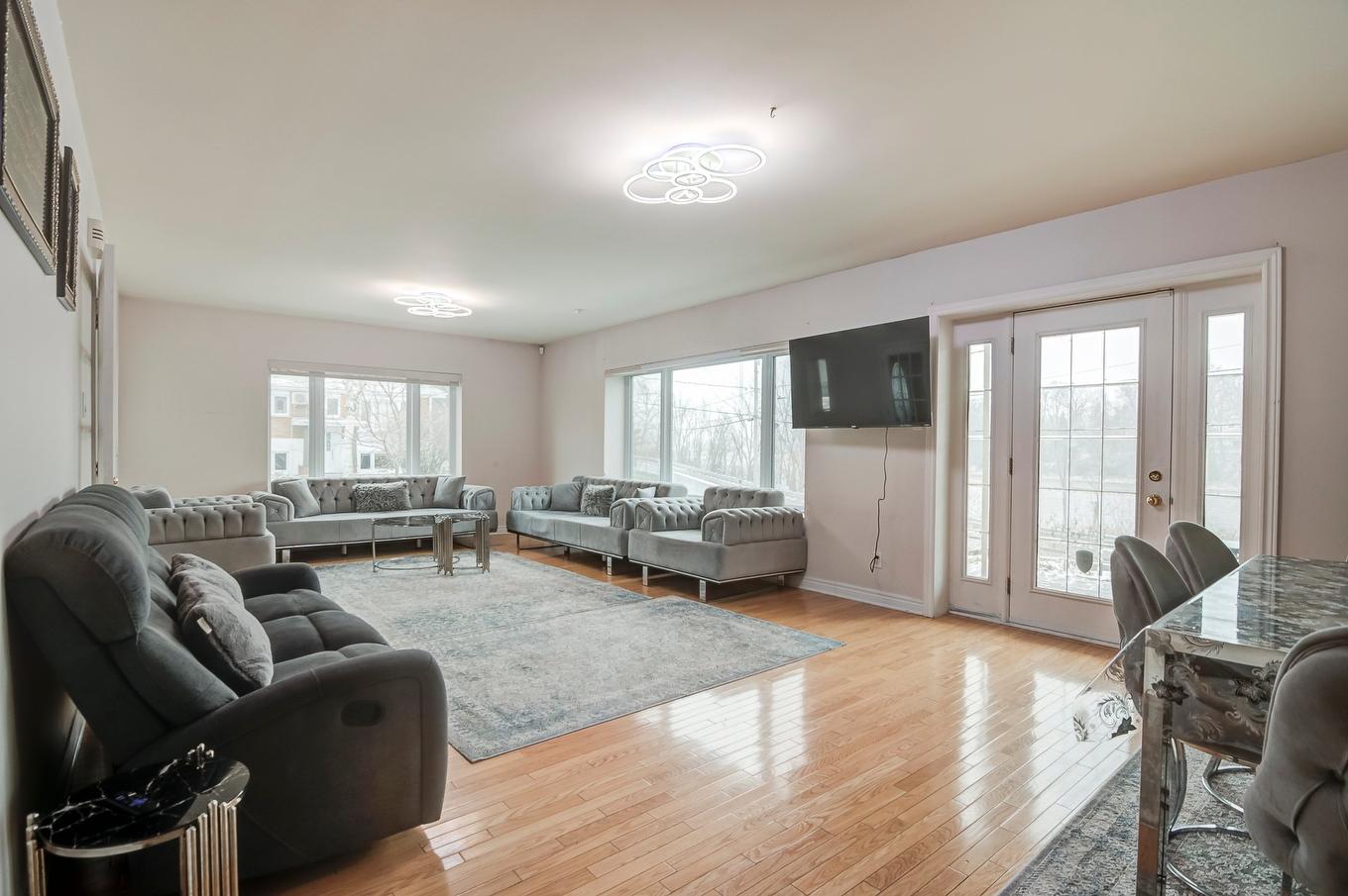 Vue d'ensemble - 2384 Ch. Du Bord-Du-Lac, Montréal (L'Île-Bizard/Sainte-Geneviève), QC - Indoor Photo Showing Living Room