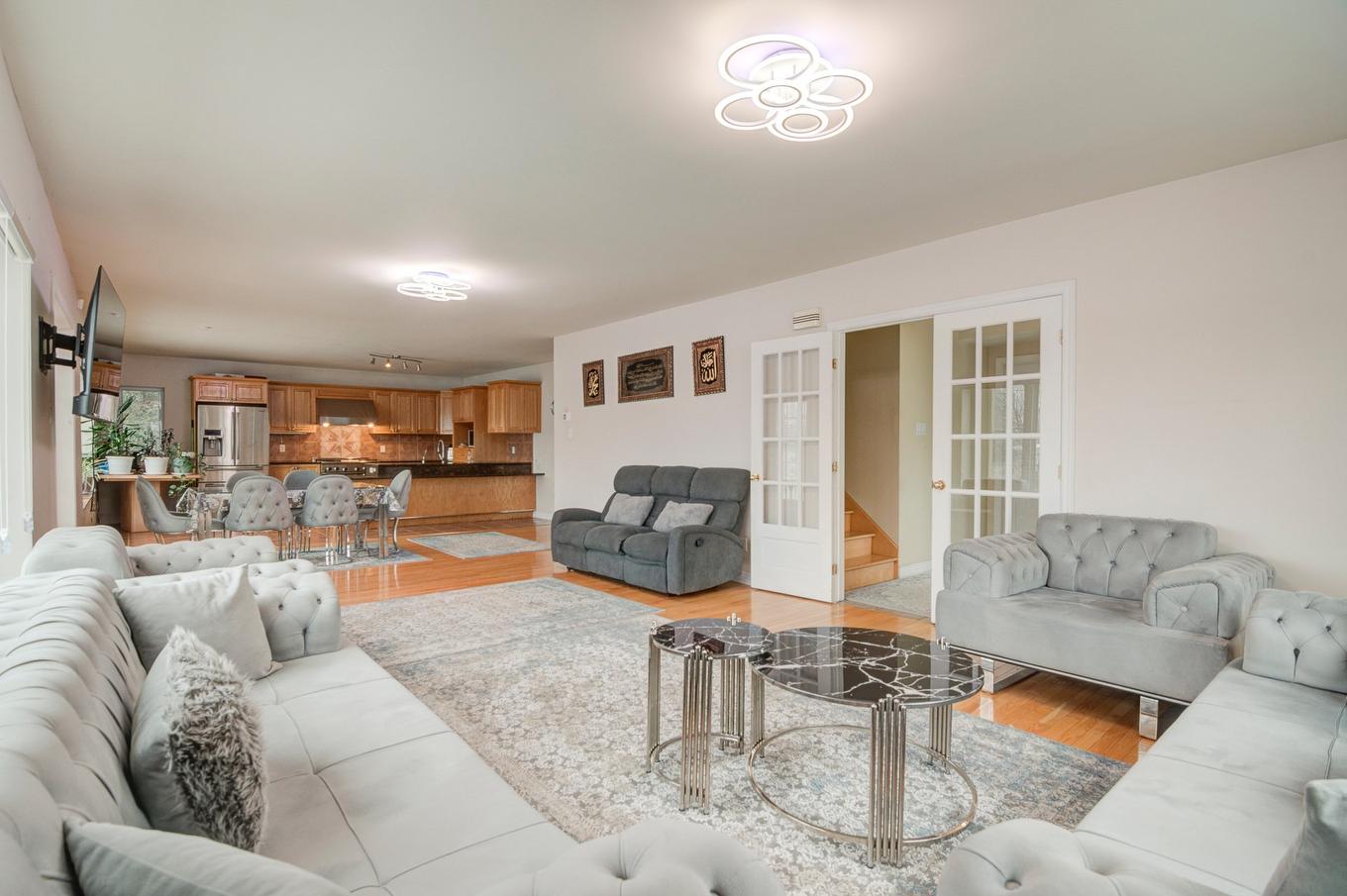 Vue d'ensemble - 2384 Ch. Du Bord-Du-Lac, Montréal (L'Île-Bizard/Sainte-Geneviève), QC - Indoor Photo Showing Living Room