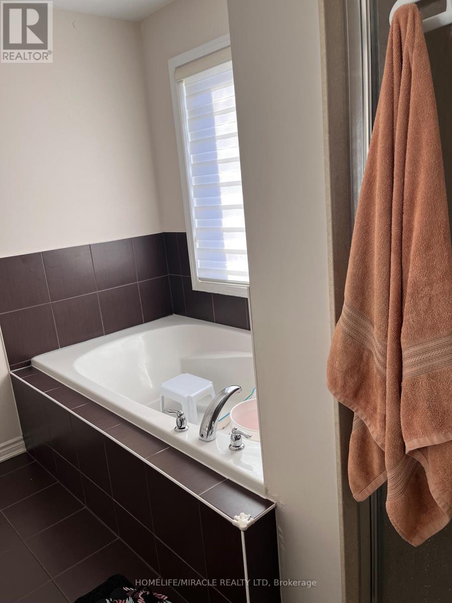12 Meadowcrest Lane, Brampton, ON - Indoor Photo Showing Bathroom