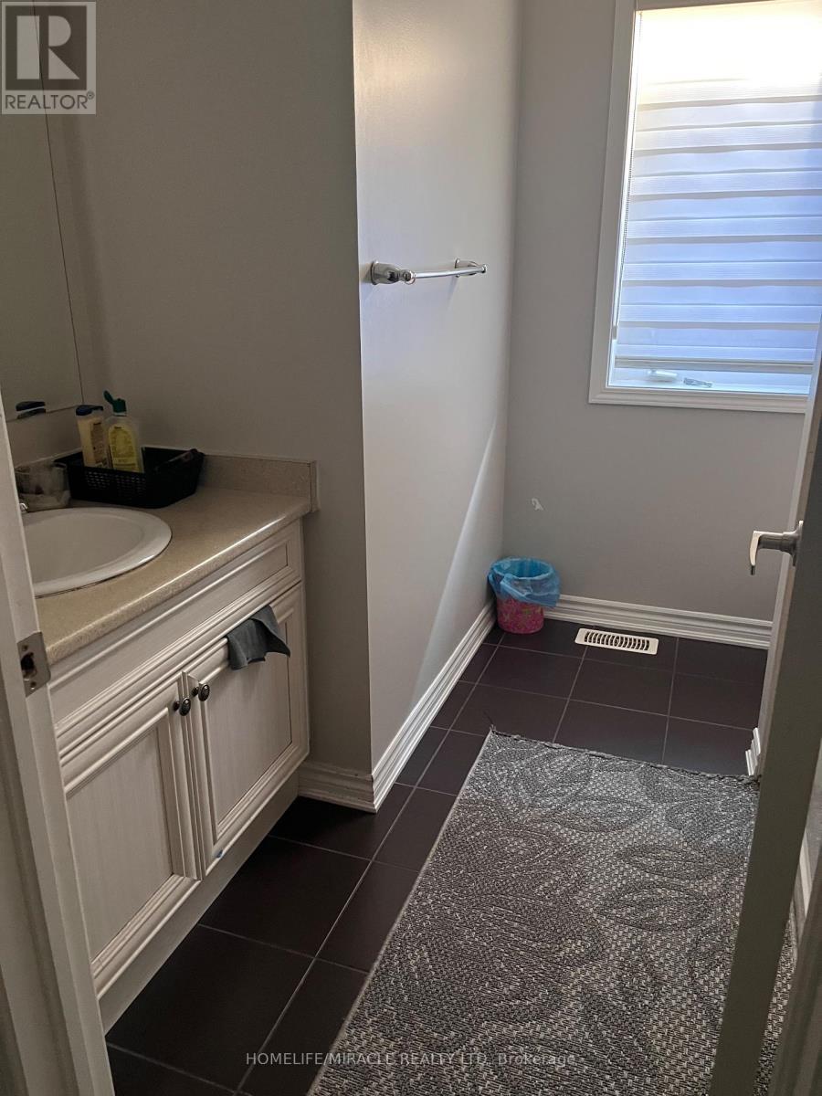 12 Meadowcrest Lane, Brampton, ON - Indoor Photo Showing Bathroom
