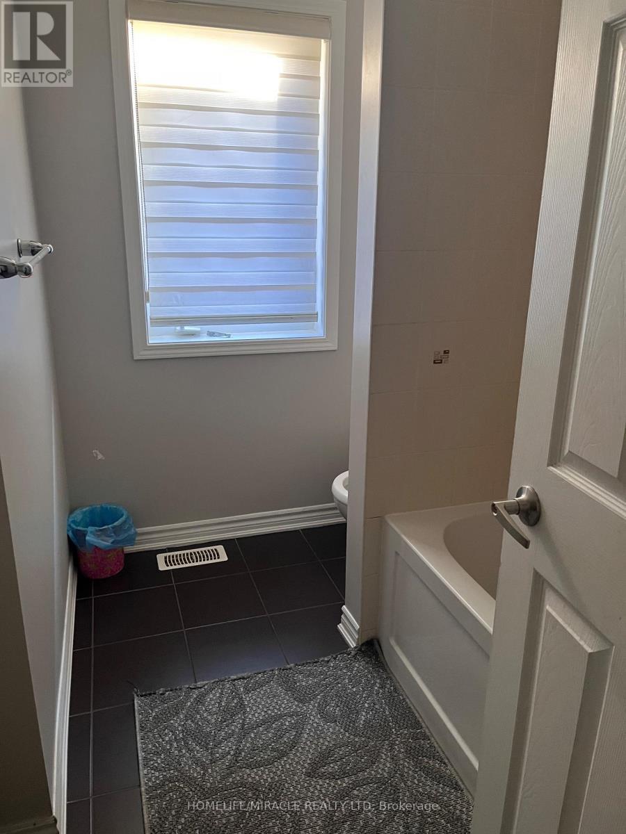 12 Meadowcrest Lane, Brampton, ON - Indoor Photo Showing Bathroom