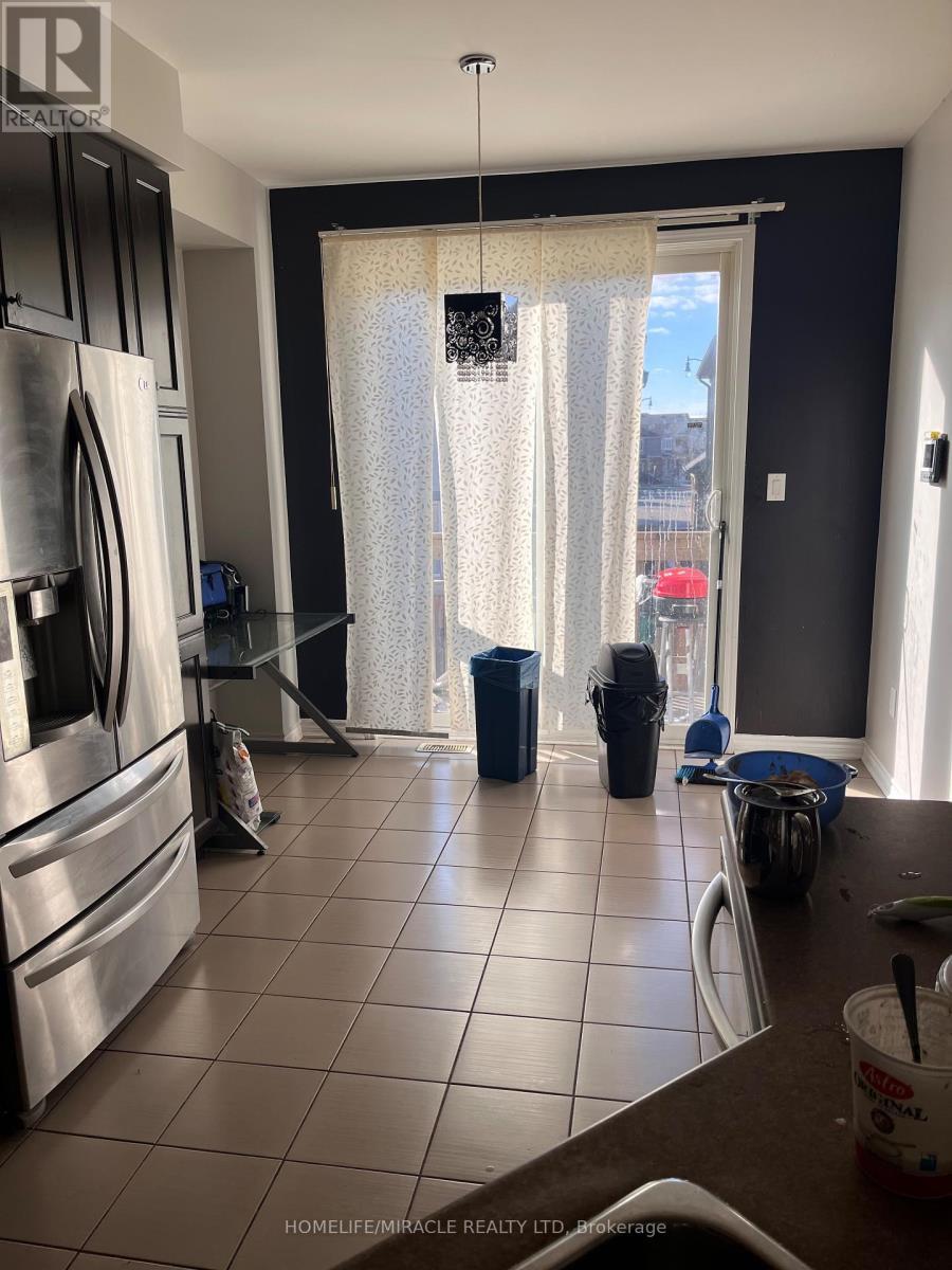 12 Meadowcrest Lane, Brampton, ON - Indoor Photo Showing Kitchen