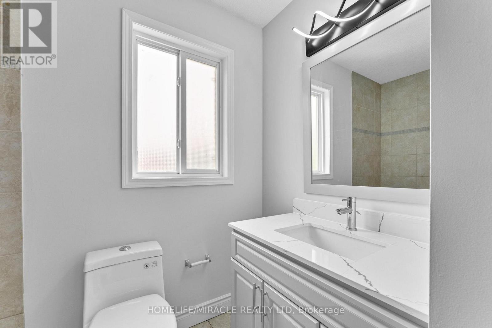 120 Jansen Avenue, Kitchener, ON - Indoor Photo Showing Bathroom