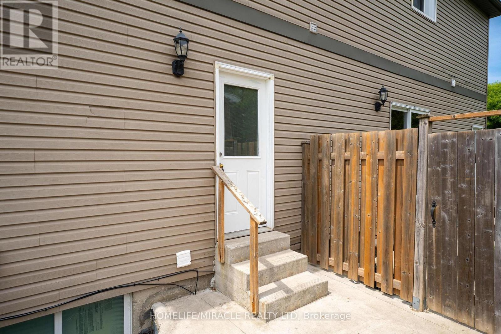 120 Jansen Avenue, Kitchener, ON - Outdoor With Exterior