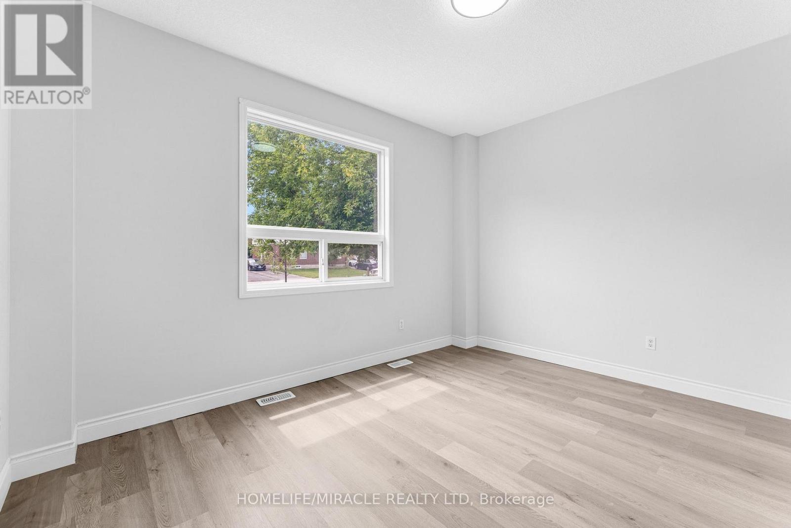 120 Jansen Avenue, Kitchener, ON - Indoor Photo Showing Other Room