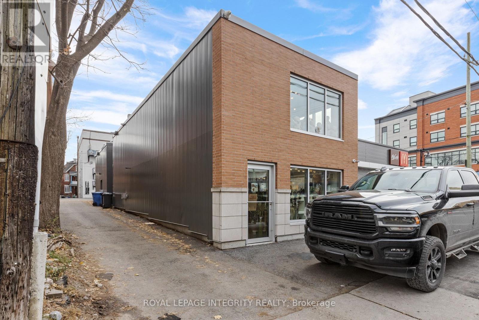 851 Bank Street, Ottawa, ON