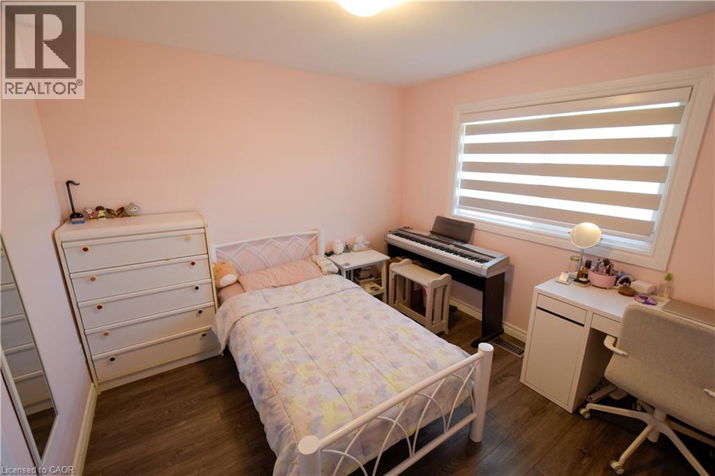 73 Larkspur Crescent, Kitchener, ON - Indoor Photo Showing Bedroom