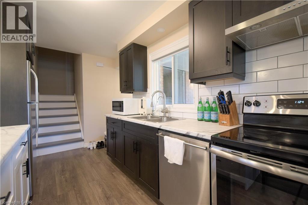 73 Larkspur Crescent, Kitchener, ON - Indoor Photo Showing Kitchen With Double Sink With Upgraded Kitchen