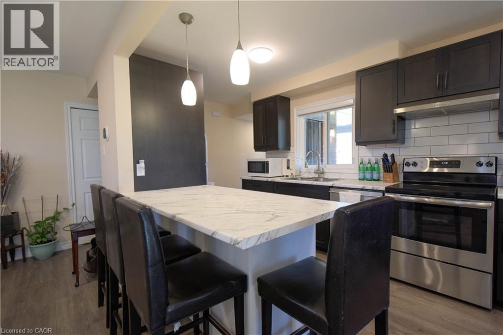 73 Larkspur Crescent, Kitchener, ON - Indoor Photo Showing Kitchen With Upgraded Kitchen