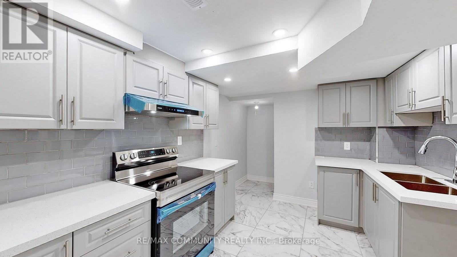 Basement - 491 Baggetta Crescent, Mississauga, ON - Indoor Photo Showing Kitchen With Double Sink With Upgraded Kitchen