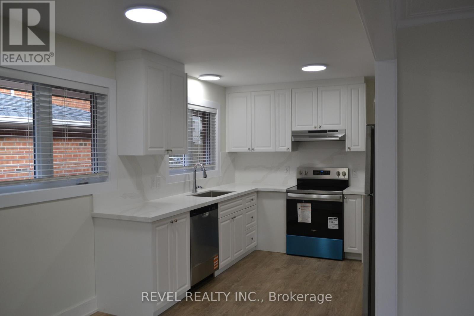 15 Cedar Brae Boulevard, Toronto, ON - Indoor Photo Showing Kitchen