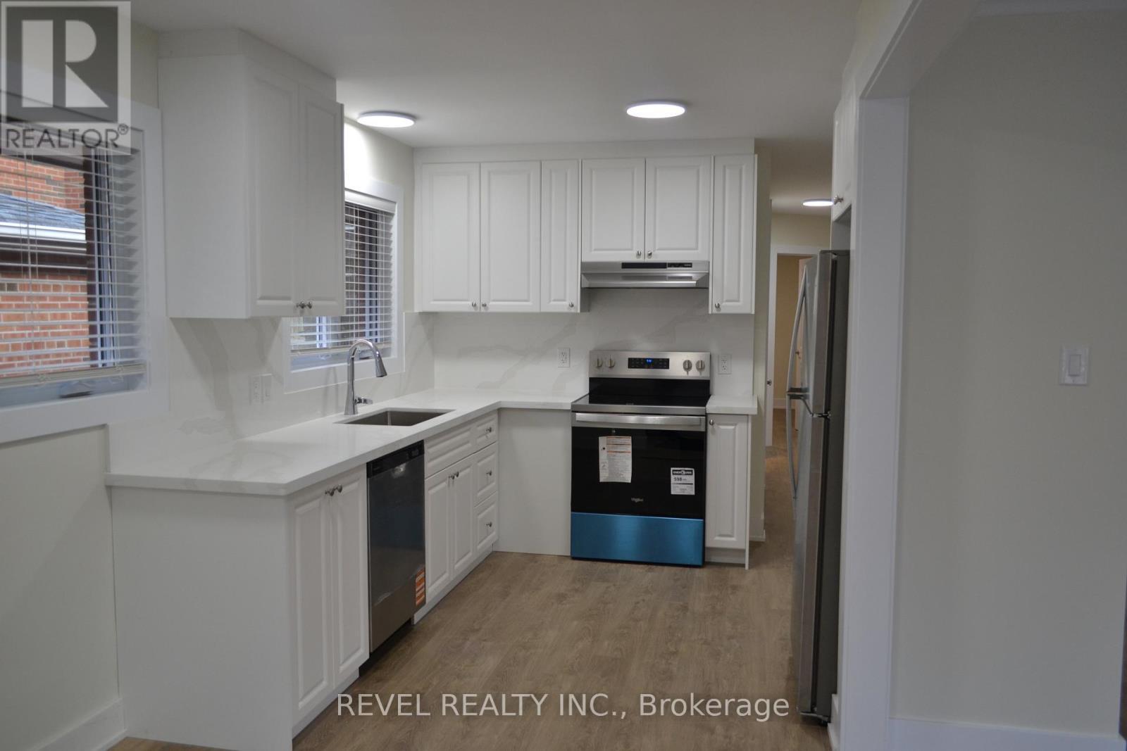 15 Cedar Brae Boulevard, Toronto, ON - Indoor Photo Showing Kitchen With Upgraded Kitchen