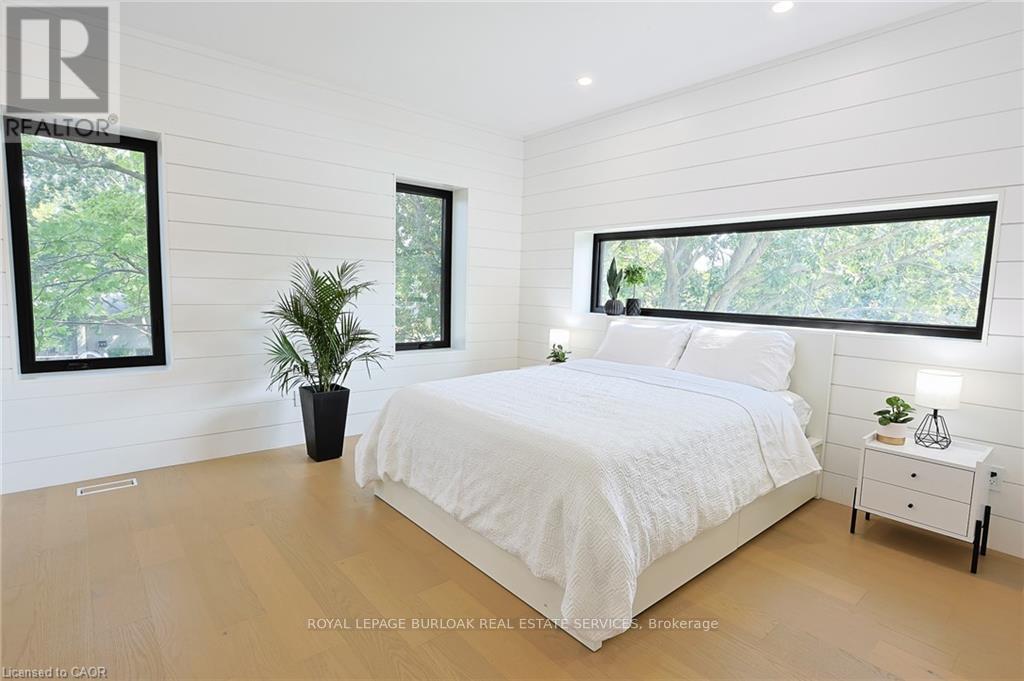 5427 Anthony Place, Burlington, ON - Indoor Photo Showing Bedroom