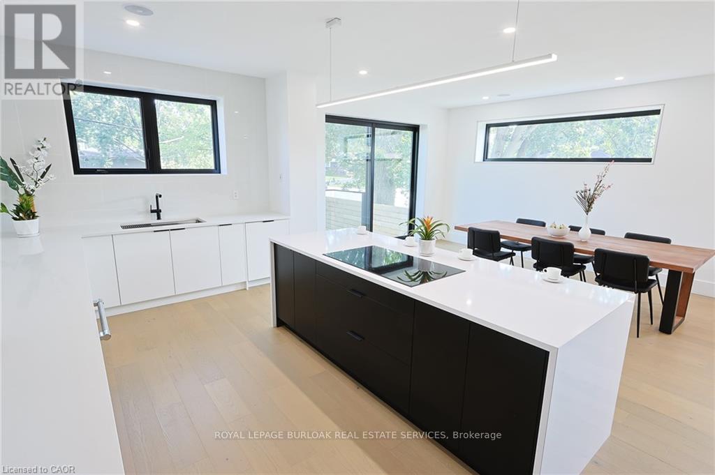5427 Anthony Place, Burlington, ON - Indoor Photo Showing Kitchen