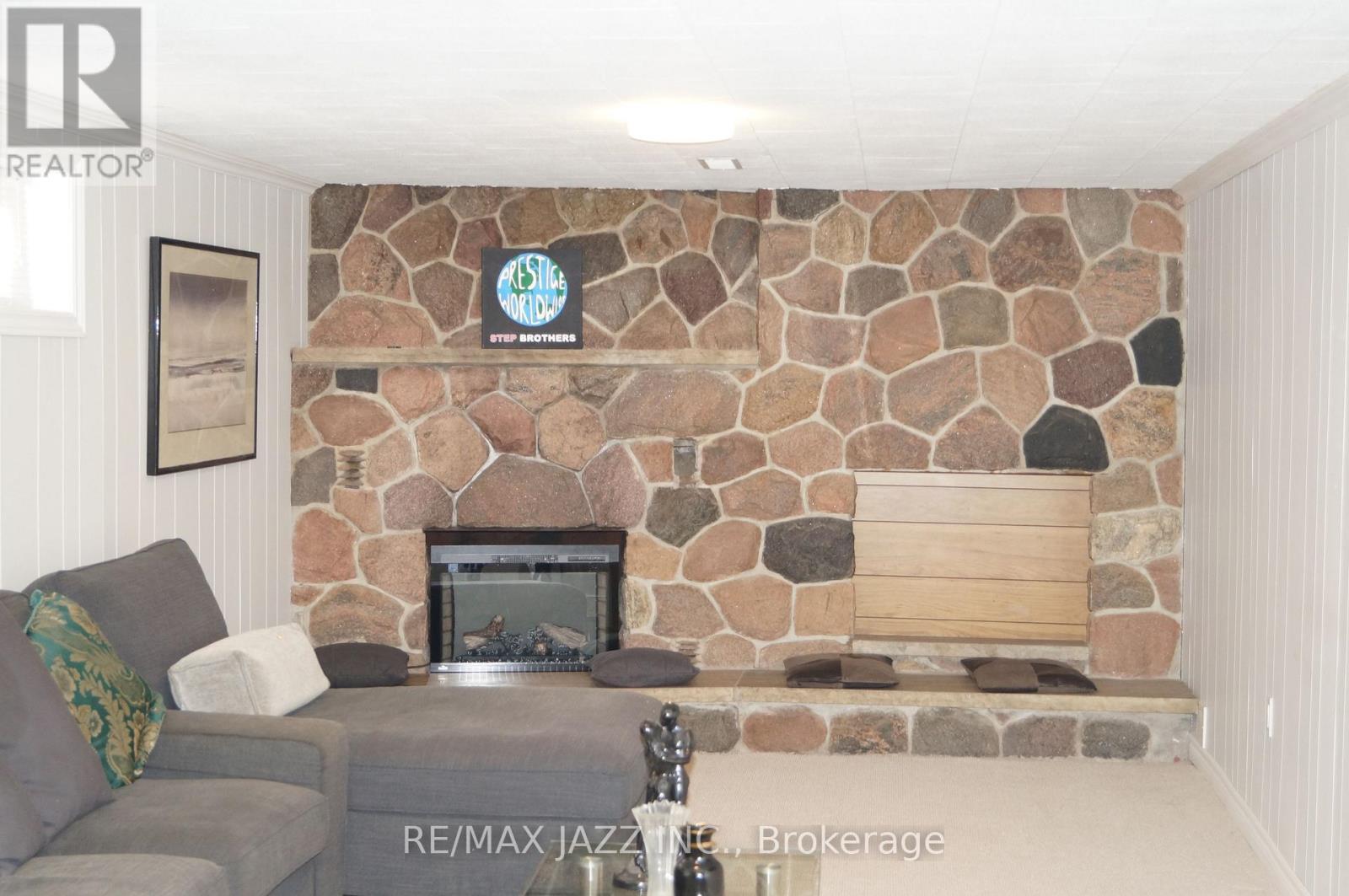 362 Elmridge Street, Oshawa (Donevan), ON - Indoor Photo Showing Living Room With Fireplace