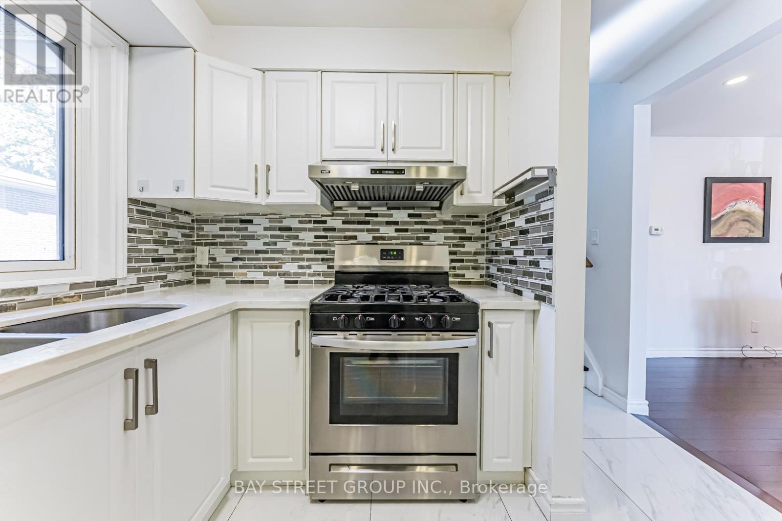 Main Floor #2 - 43 Sherwood Forest Drive, Markham, ON - Indoor Photo Showing Kitchen With Upgraded Kitchen