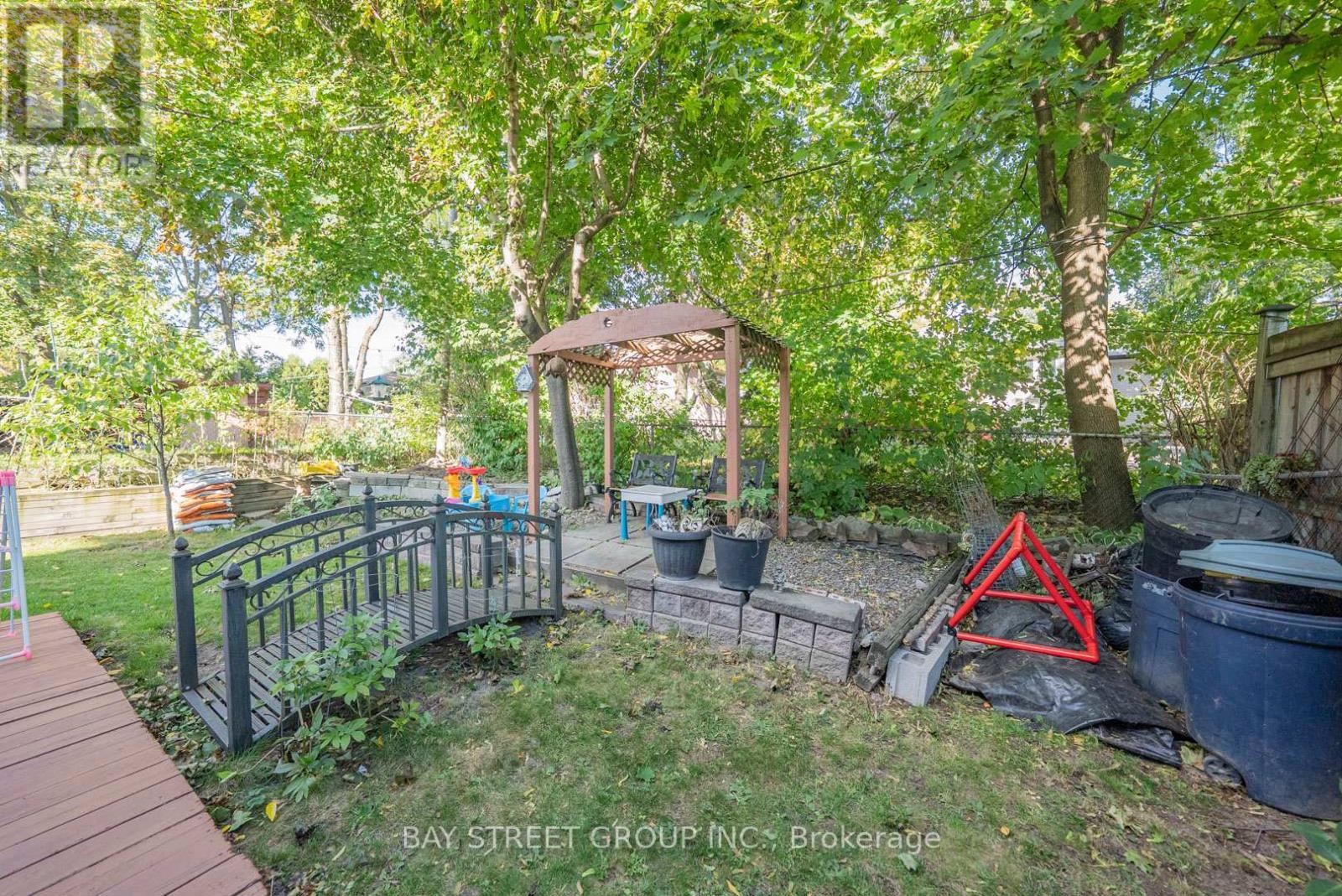 Main Floor #2 - 43 Sherwood Forest Drive, Markham, ON - Outdoor With Backyard