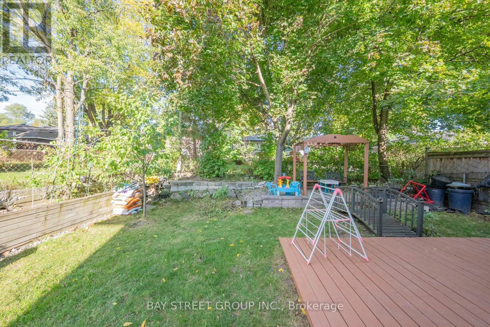 Main Floor #2 - 43 Sherwood Forest Drive, Markham, ON - Outdoor With Backyard