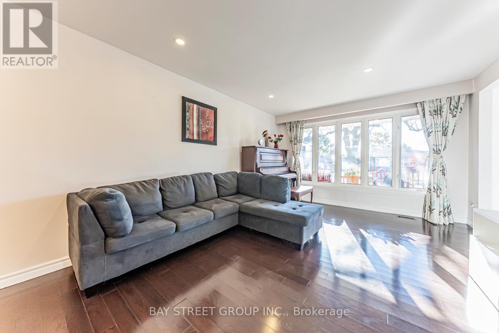 Main Floor #2 - 43 Sherwood Forest Drive, Markham, ON - Indoor Photo Showing Living Room